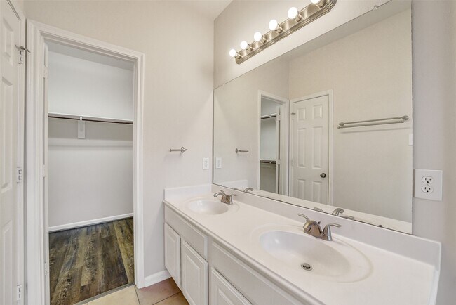 Foto del edificio - 7414 Compass Rose Dr