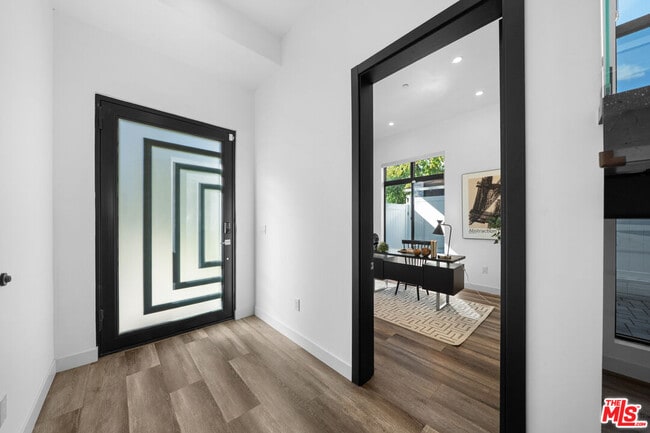 Foto del edificio - 5812 Willis Ave