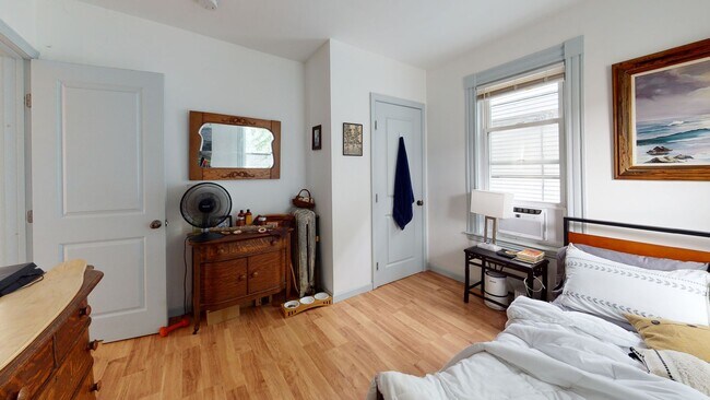 Foto del edificio - 3bed + living room 1bath in Waltham is available on 9/1