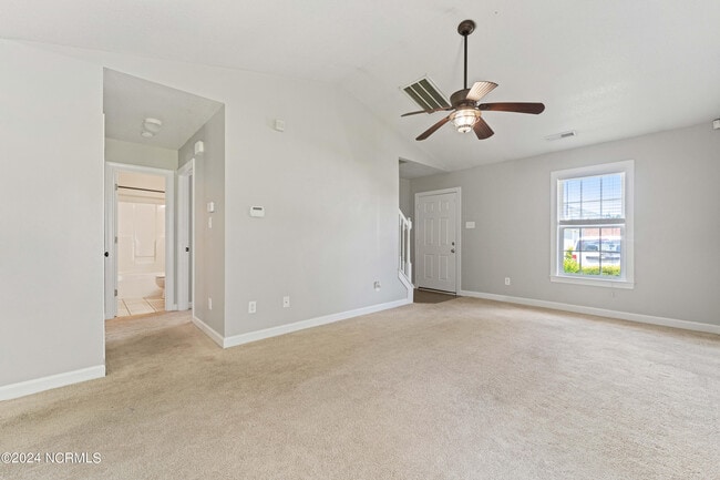 Building Photo - 206 Streamwood Dr