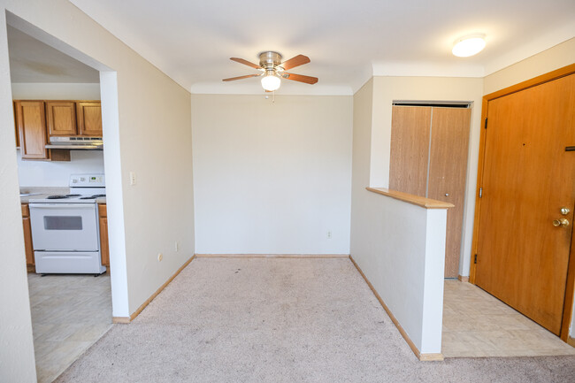 Dining Area - 1610 - Rose Park Commons