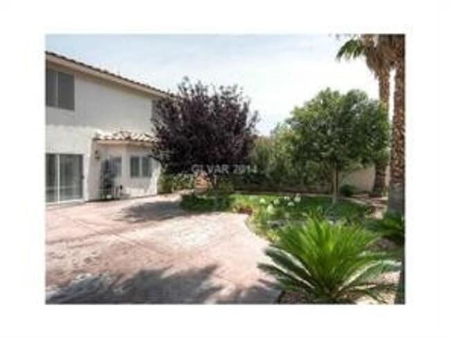 Building Photo - Beautiful Home in a Gated Community
