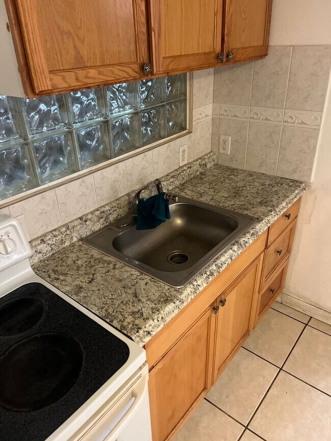 Building Photo - 715 Harvey Ave, Daytona Beach, FL 32118