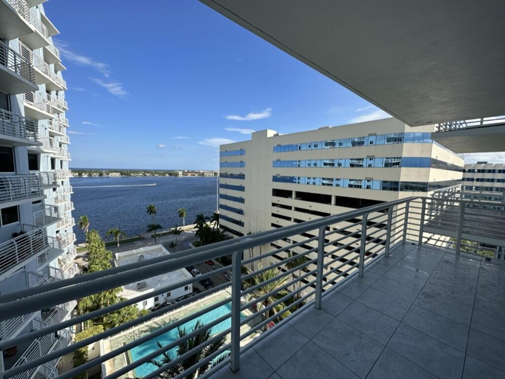 Primary Photo - 1551 N Flagler Dr
