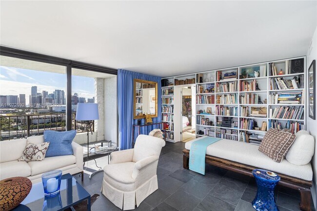 Foto del edificio - 555 NE 15th St