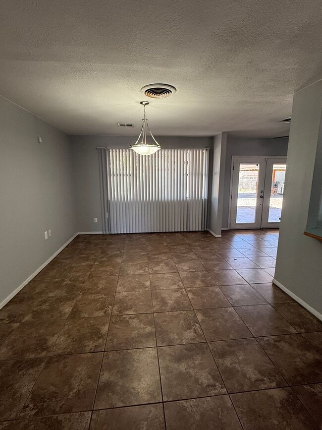 Building Photo - Delightful Home in a delightful and popular area.