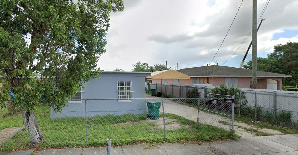 Foto principal - 564 NW 13th St