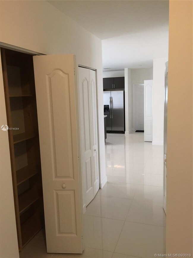 Foto del edificio - 1053 SW 11th St