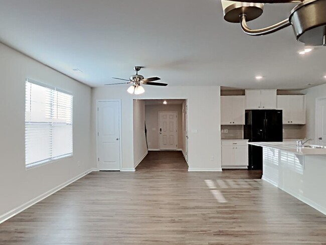 Building Photo - 535 Marinna Joy Cir