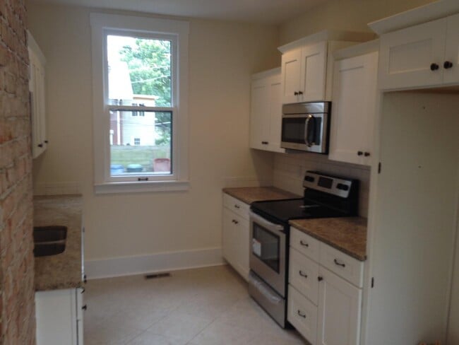 Building Photo - 4200 Mercier St