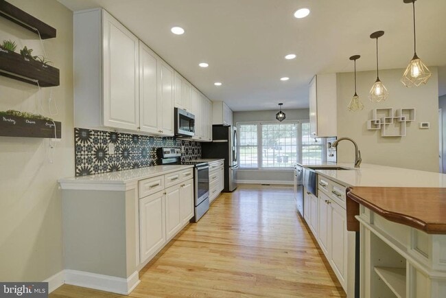 Foto del edificio - 8521 Tysons Ct