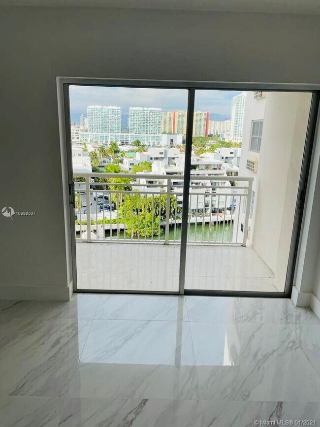 Foto del edificio - 400 Kings Point Dr