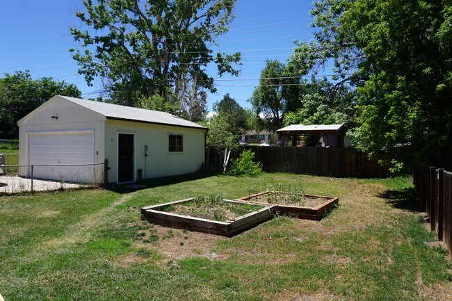 Back Yard - 435 S Oak St Townhome