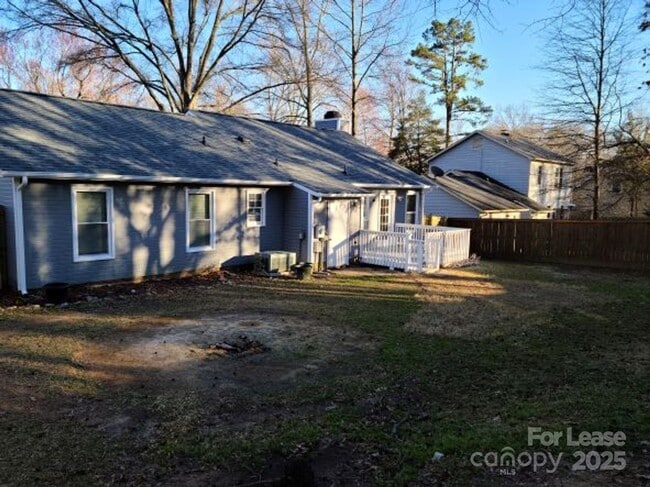 Foto del edificio - 6613 Farrington Ln