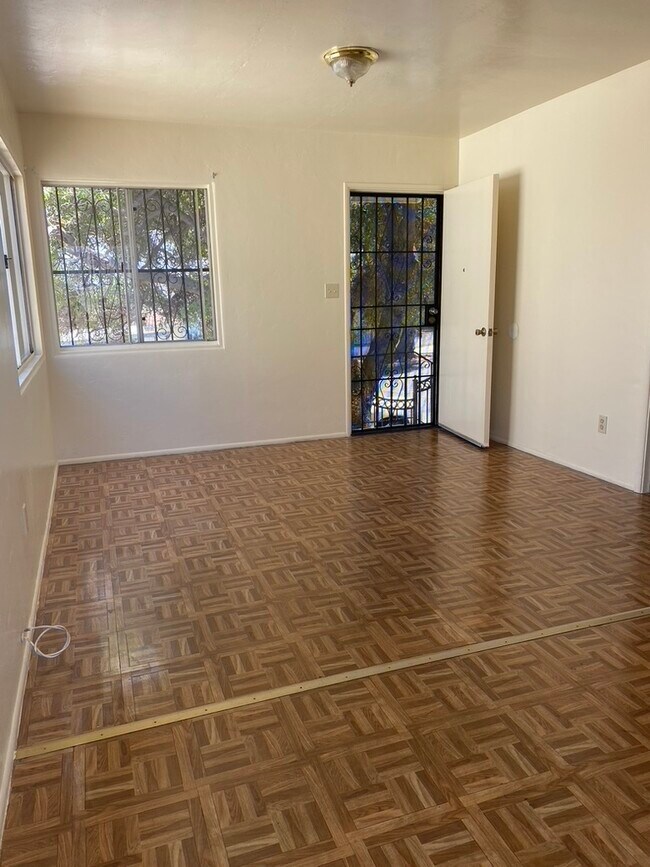 Living room - 840 S 31st St