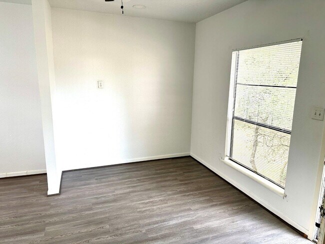 Foto del edificio - 7901 Cambridge St