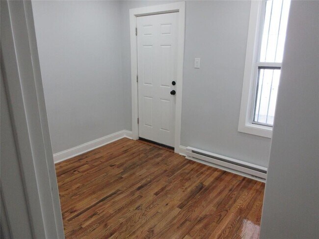 Foto del edificio - 949 E 213th St