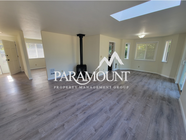 Building Photo - Remodeled 3 Bedroom in Port Orchard!