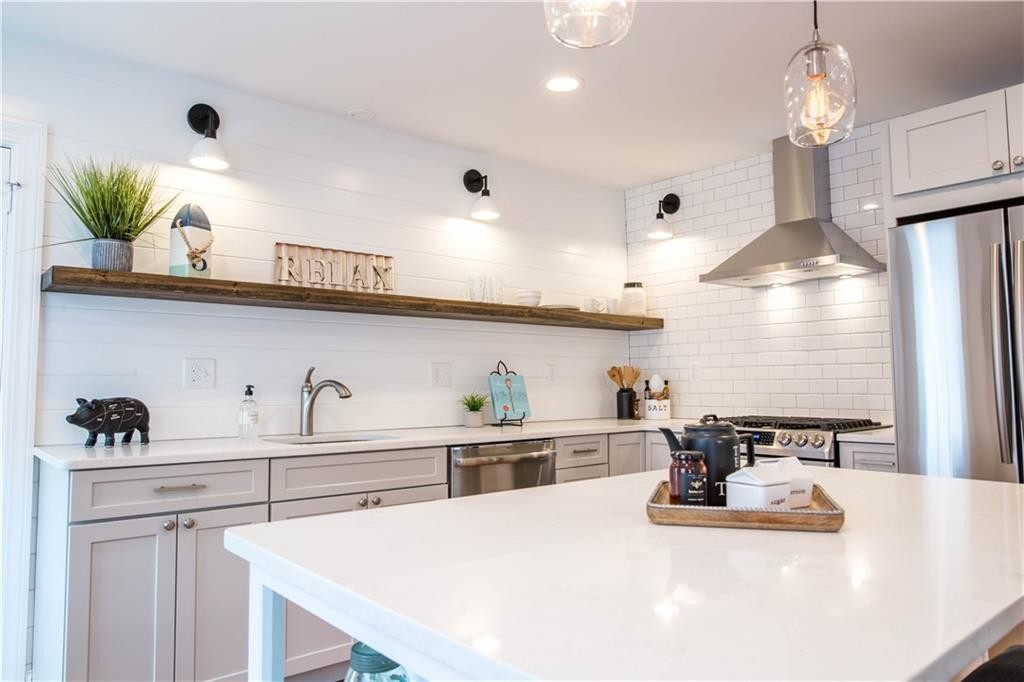 16 Castle St Unit 2, East Greenwich, RI 02818 Room for Rent in East