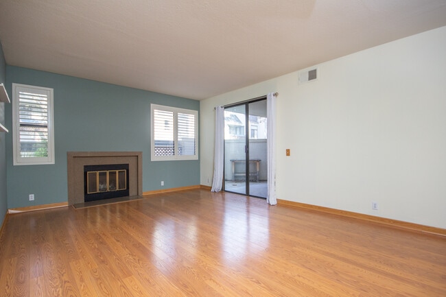 Building Photo - 2218 River Run Dr