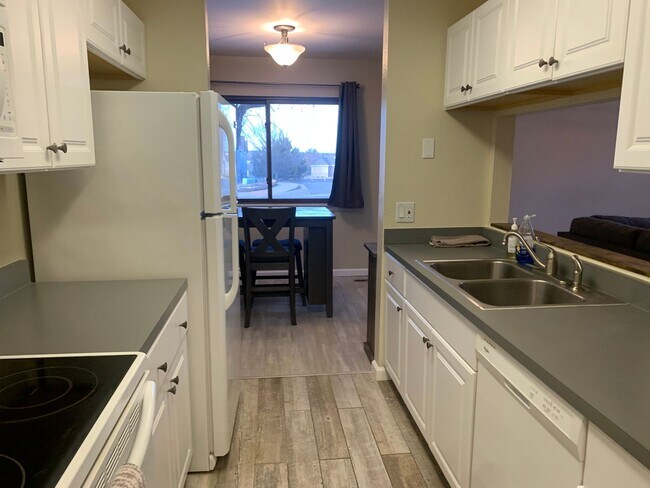 Building Photo - Low Maintenance Ranch Condo