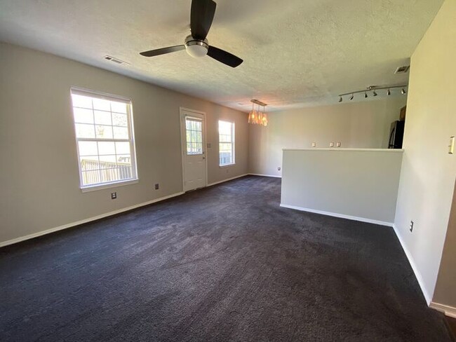 Foto del edificio - Now Available - 2 Bed 2 Bath House in Brit...