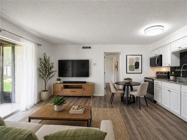Foto del edificio - 4215 E Bay Dr