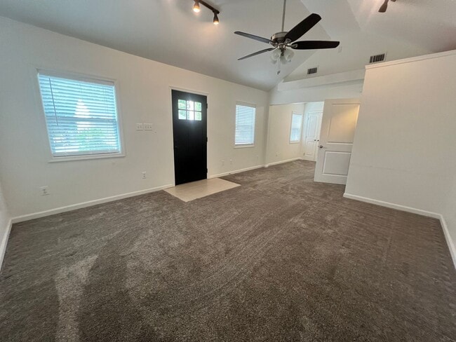 Building Photo - Cozy 2 BR/1 BA Cottage Home in Gambrills!