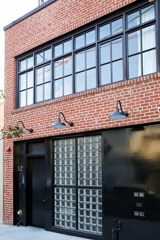 Primary Photo - 32 Heron St