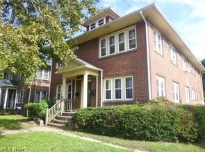 Building Photo - 689 Schiller Ave