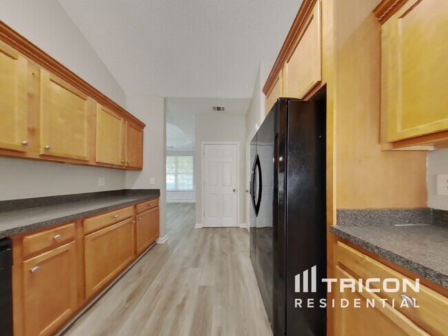 Foto del edificio - 5746 Lakeside Dr