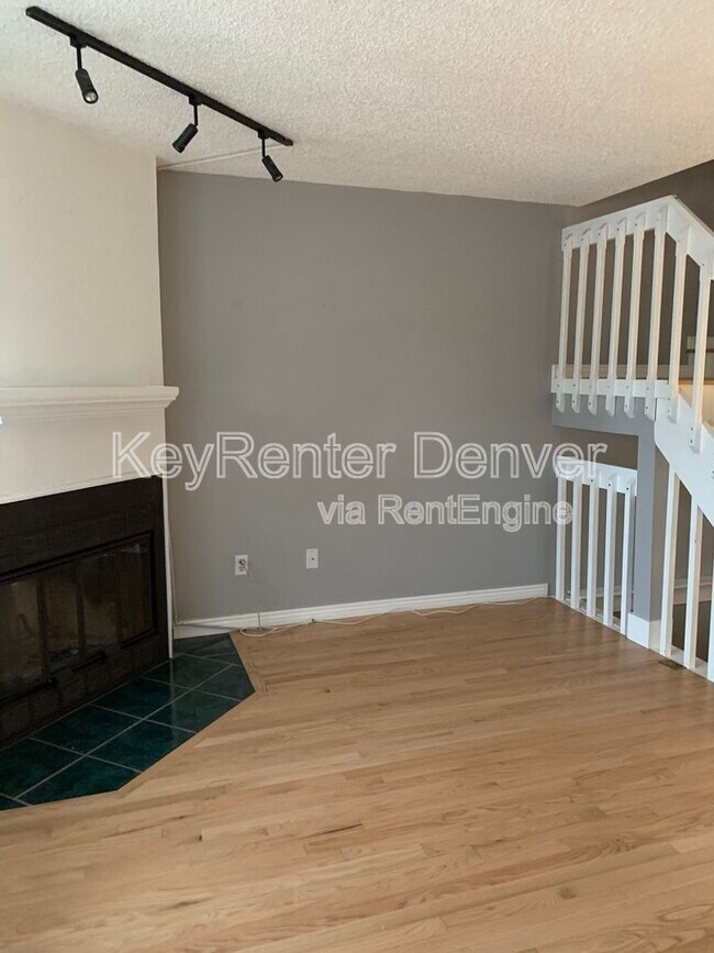 Building Photo - 1217 S Flower Cir