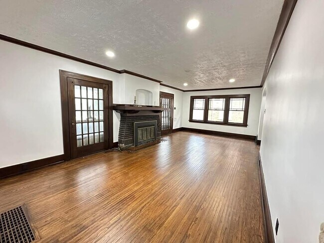 Building Photo - 3015 Fairfield Ave