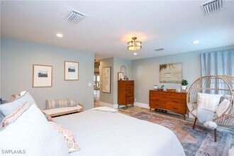 Building Photo - 5840 Bur Oaks Ln