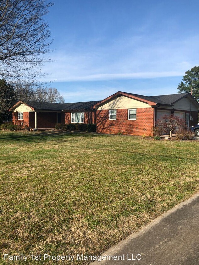 Foto principal - 3 br, 2.5 bath House - 81 Green Hills Dr.