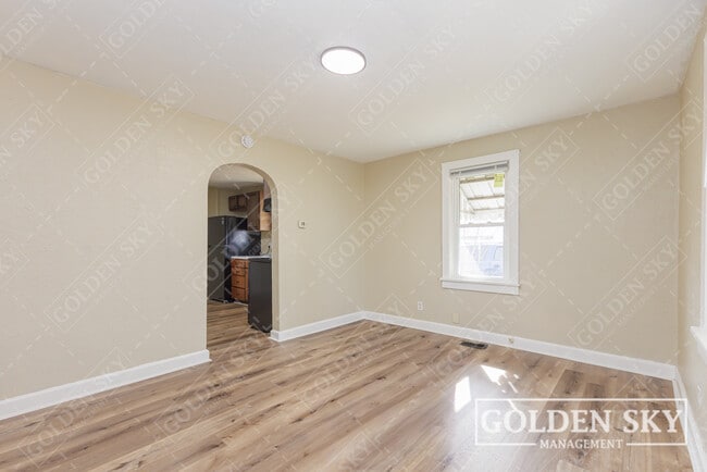 Building Photo - 2904 S Pershing Dr