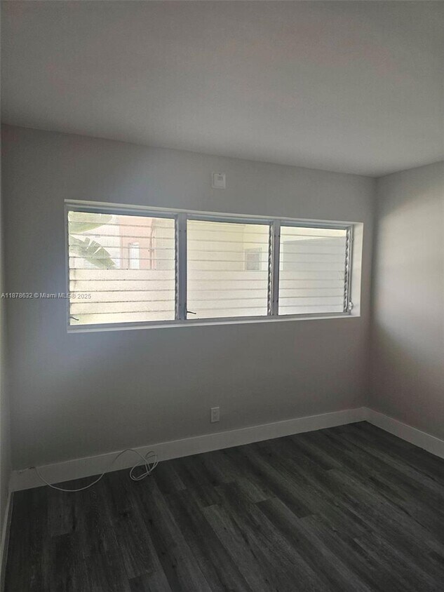 Foto del edificio - 1450 NE 170th St