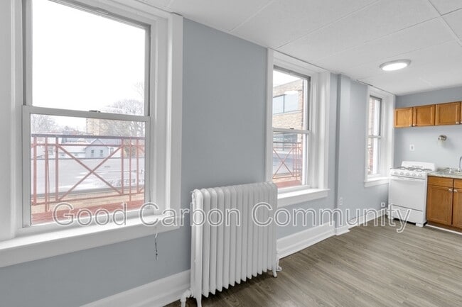 Building Photo - 131 Allen St