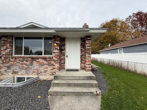 Building Photo - 6127 N Standard St