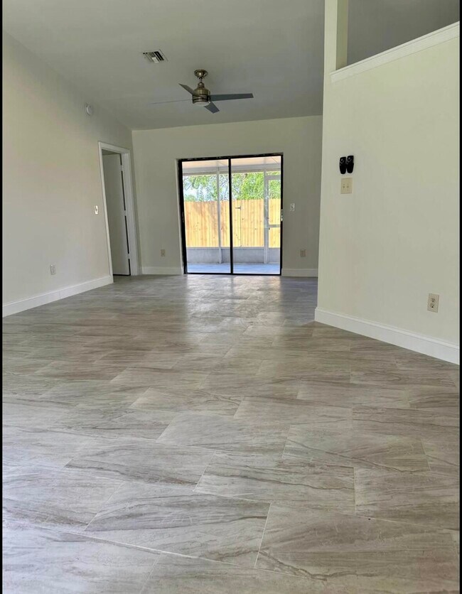 Foto del edificio - 1275 McDermott Ln