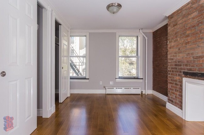 Photo - 118 E 7th St Apartment