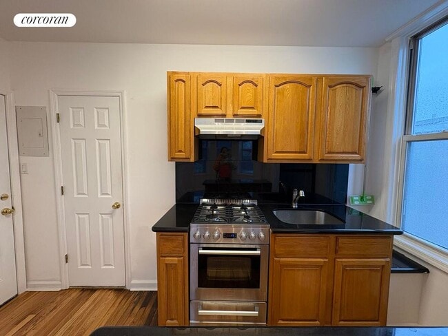 Foto del edificio - 16-53 Weirfield St