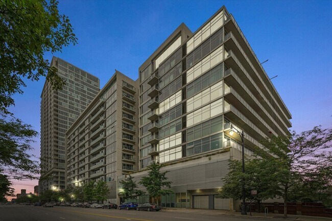 Building Photo - 1620 S Michigan Ave
