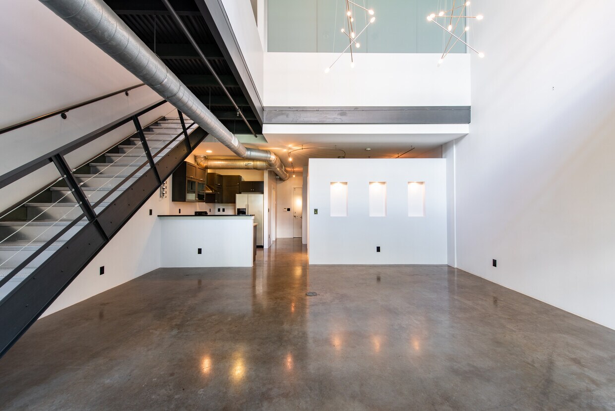Living area - 400 E Main St