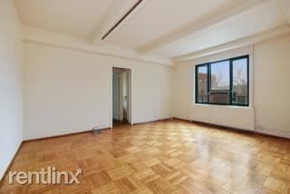 Building Photo - 1 br, 1 bath Apartment - 2090 E Tremont Ave