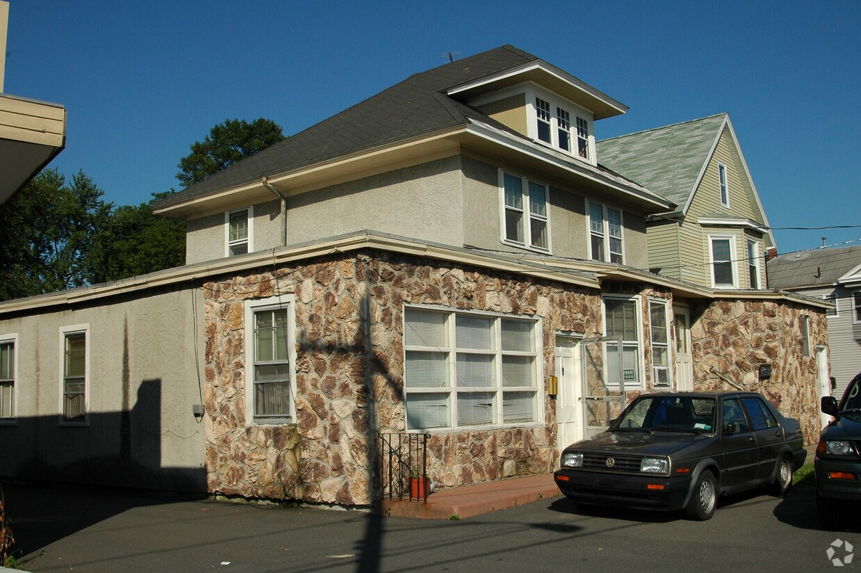 Building Photo - 1881 State St