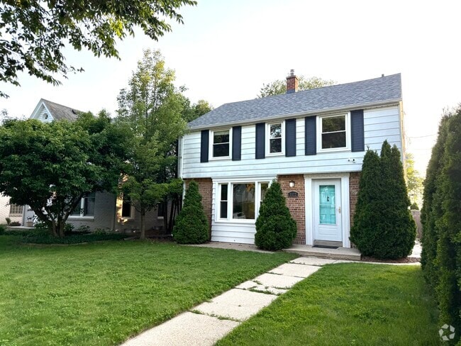 Building Photo - 5577 N Kent Ave