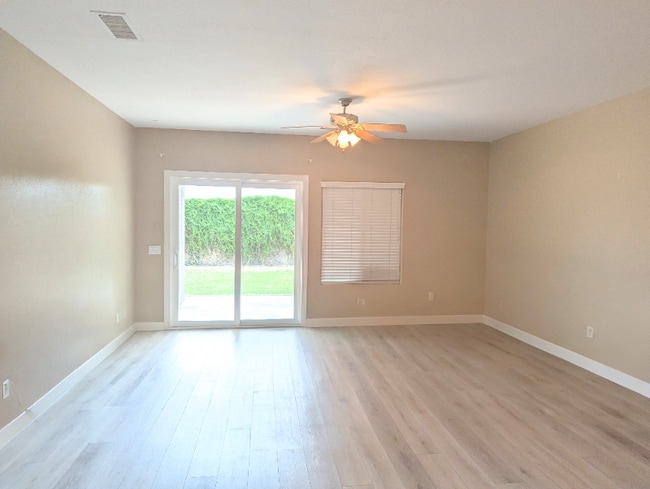 Building Photo - 41092 N Salix Dr