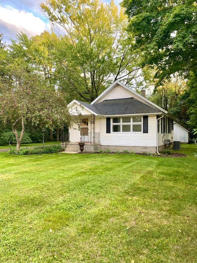 Building Photo - 3425 W Milham Ave