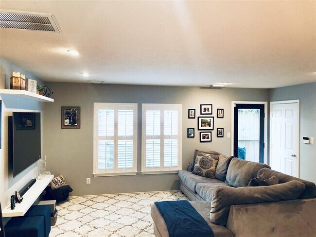 Building Photo - 1723 Redwing Bluff Dr